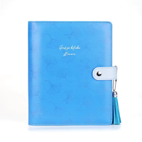 Carnet de notes en cuir PU avec mécanisme à anneaux, fermeture à pompon et ceinture