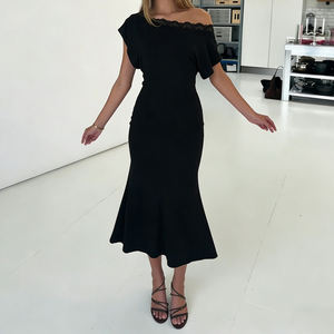 Robe longue élégante à queue de poisson, couleur unie, simple, sexy, à épaules dénudées, avec panneau en dentelle, cintrée à la taille - Product Image 1