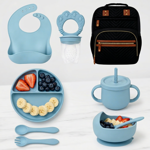 <span class=keywords><strong>Kit</strong></span> di Utensili per l'Alimentazione in Silicone: Ciotola con Ventosa, Bavaglino Regolabile, Tazza, Piatto e Borsa Fasciatoio - Product Image 1