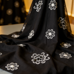 Tissu en Chiffon Satiné <span class=keywords><strong>Noir</strong></span> Mat, Broderie Florale à Pois Blancs Contrastants, Tissu Plissé Anti-Plis et Fluide pour Abaya Musulmane - Product Image 3