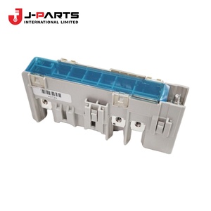 Couvre-prise, fusible supérieur pour Toyota HIACE RZH113 1989-2004 - Product Image 1