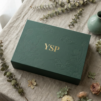 Boîte rigide magnétique de luxe personnalisée en vert céladon, en forme de livre, avec estampage nuage doré sur mesure