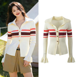 Nouvelle Collection Printemps 2026 – Pull Tricoté Élégant et Tendance à Rayures Contrastées, Coupe Ajustée, Manches Longues, Col Irrégulier, Effet Rajeunissant - Product Image 1