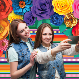 Sfondo a Righe per Festa a Tema Messicano, Decorazione per Fiesta Cinco De Mayo con Fiori di Carta - Product Image 6