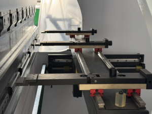 Freno de prensa servo electrohidráulico CT8 CNC Freno de prensa de acero inoxidable Procesamiento de láminas de metal - Product Image 3