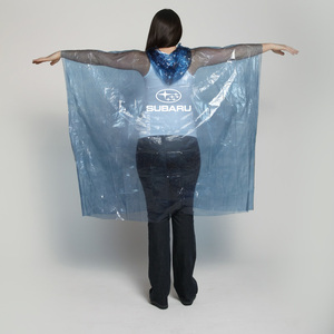 Poncho de pluie d'urgence en plastique léger pour adulte avec capuche intégrée, taille unique, poncho de pluie jetable - Product Image 4