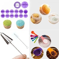 137 Stück Kuchen-Dekorationswerkzeuge-Kit Gebäck Plattenspieler-Kit Rohrdüse Rohrverschlussbeutel-Set rotierender Stand Backwerkzeuge Zubehör Back