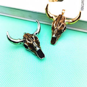 Nuova Collezione in Vendita: Collana Punk con Ciondolo a Testa di Toro in Resina Placcata Oro, Stile Vintage Western Cowboy, Personalizzabile all'Ingrosso - Product Image 6