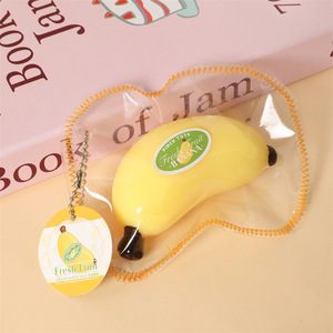 CHENXI Llavero de silicona hecho a mano con forma de plátano, colgante creativo, juguete antiestrés blandito - Product Image 1