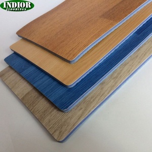 Venta al por mayor nuevo diseño alfombra rollo laminado grano de madera vinilo plástico suelo interior moderno China Hotel deportes taller Pvc - Product Image 5