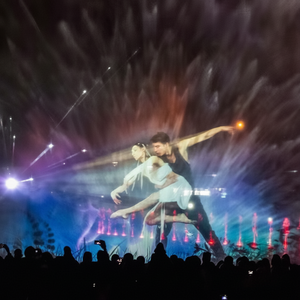 Film de couronne d'eau en acier inoxydable de haute qualité personnalisable matériau de rideau d'eau durable pour l'utilisation de l'étang selon les dessins de conception - Product Image 1