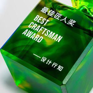 Trophée de glaçure en cristal haut de gamme en forme de cube créatif personnalisé gravé Trophée de remise de médailles de cristal de glaçure bleu vert - Product Image 6