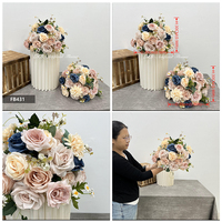 Centre de table en fleurs artificielles en soie, 60 cm, grandes boules de fleurs orange brûlé et plantes vertes pour la décoration florale de mariage d'automne