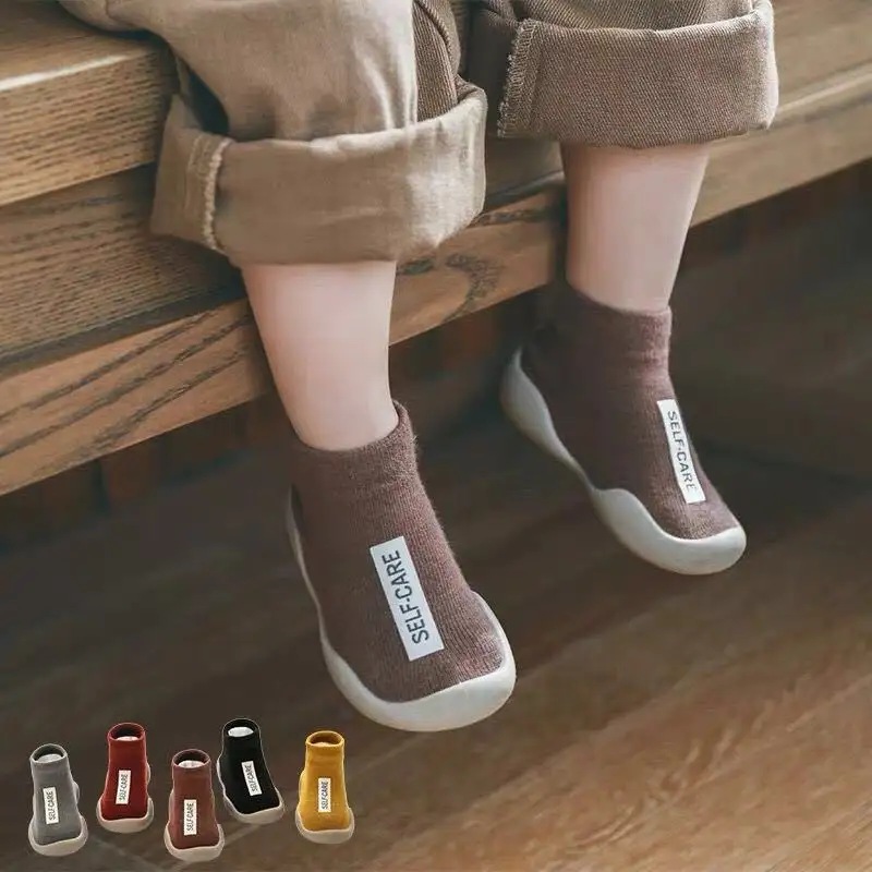 गर्म बिक्री के लिए नई फैशन कार्बनिक कपास शिशु बच्चा वसंत शरद ऋतु मंजिल मोजे विरोधी स्किड रबर Soled मंजिल जुर्राब जूते