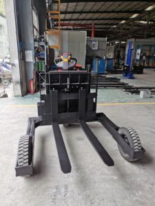 WELIFTRICH 1500kg Off Road engebeli arazi pil kumandalı elektrikli forklift satılık - Product Image 3