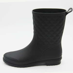 Bottes <span class=keywords><strong>Wellington</strong></span> pour femmes, directement <span class=keywords><strong>de</strong></span> l'usine, personnalisables, en caoutchouc PVC, bottes en caoutchouc mi-mollet, imperméables, bottes <span class=keywords><strong>de</strong></span> pluie pour femmes - Product Image 4