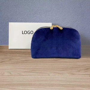 La fábrica vende al por mayor bolsas de cosméticos de textura suave, gran capacidad y alta calidad en color azul. - Product Image 2
