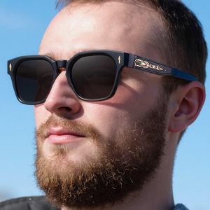 Lunettes de soleil carrées de luxe pour hommes, monture noire, verres PC UV400, monture en plastique et métal, emballage en boîte ZS-98394 - Product Image 3