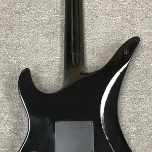 Guitare Schecter Sinister Custom Noir Brillant avec Pinstripes Argentés Livraison Rapide - Product Image 4