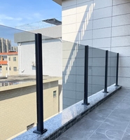 Rampe en verre sans cadre en acier inoxydable brossé noir, design résistant à la rouille, poteaux d'escalier en verre pour villa, appartement, balcon