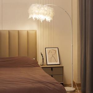 Lampe <span class=keywords><strong>sur</strong></span> <span class=keywords><strong>pied</strong></span> simple, créative et moderne en fer E27 avec plumes jaunes pour salon, chambre à coucher, chevet, veilleuse - Product Image 2