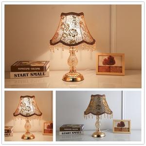 Lampe de table LED minimaliste de style européen 220V, pour bureau, salon, chambre à coucher, chevet, élégante, en fer forgé, décorative, à intensité variable, pour la nuit - Product Image 3