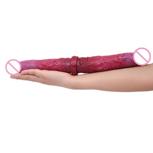 Juguete Sexual para Lesbianas con Pene de Silicona de Doble Cabeza Simulado y Vista al Mar Profundo para una Experiencia Sexual Mística - Product Image 1