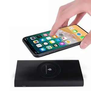 Mobiler Akku Qi Wireless-Ladegerät 10000mAh Power Bank Versorgung 3 in 1 Wireless Charging Power Bank für Iphone