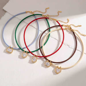 <span class=keywords><strong>Collana</strong></span> EDGE Personalizzata Multicolore con Ciondolo in Oro <span class=keywords><strong>e</strong></span> Accenti in Cristallo, Gioielli Eleganti alla Moda OEM ODM per Donne - Product Image 2