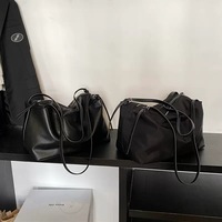 Tas Tote Olahraga Kasual Ringan Tahan Air Bahan Nylon Kapasitas Besar Gaya Vintage Wanita Modis Terbaru 2026 untuk Penggunaan Sehari-hari