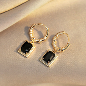 Orecchini pendenti neri vintage da donna, eleganti accessori per l'orecchio da indossare tutti i giorni - Product Image 4