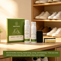 Kit de nettoyage et désodorisation de baskets personnalisé en quatre parties : nettoyant mousse, spray désodorisant, éponge et brosse pour chaussures de sport et de course