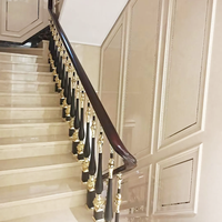 Colonne de Vase Personnalisée de Luxe Haut de Gamme pour Rampes d'Escalier Intérieures de Villa