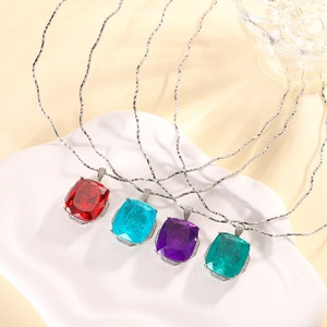 Collier pendentif géométrique en cuivre écologique de haute qualité avec zircone cubique rouge taillée en rectangle 20*23mm et pierres précieuses colorées - Product Image 1