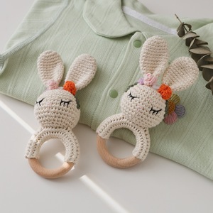 Juguete de campana de conejo de madera blanda de ganchillo tejido a mano, mordedores calmantes para bebés en forma de animal para recién nacidos, anima a masticar y morder - Product Image 4