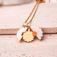 Collier avec médaillon caché en forme de marguerite, bijoux chrétiens, cadeau de baptême, collier pour mère chrétienne, collier spirituel