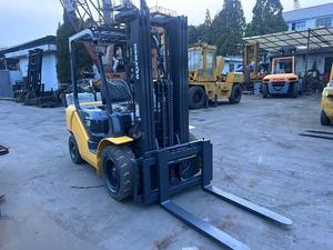 Used Komatsu FD30 Diesel 3 Tons <b>Forklift</b> 4WD Rough Terrain with Solid Tires Hydraulic Mast Three Stage Mast and 14.5km/h - Product Image 2