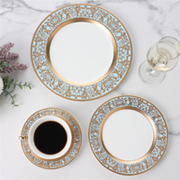 P & T Fabricant de vaisselle de Chine Ensemble de dîner en porcelaine fine Vaisselle de luxe moderne Vaisselle d'hôtel en relief en or Ensemble d'assiettes d'usine