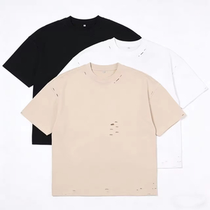 เสื้อยืดโอเวอร์ไซส์ทรงครอปสำหรับผู้ชาย สไตล์สตรีทแวร์ ผ้าคอตตอนวินเทจฟอกสี ทรงบ็อกซี่  แบบเรียบๆ ไม่มีลาย  พร้อมดีเทลขาดๆ - Product Image 4