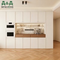 Buffet intégré moderne avec niche cintrée, espace four encastré et armoire de rangement murale complète pour villa de luxe