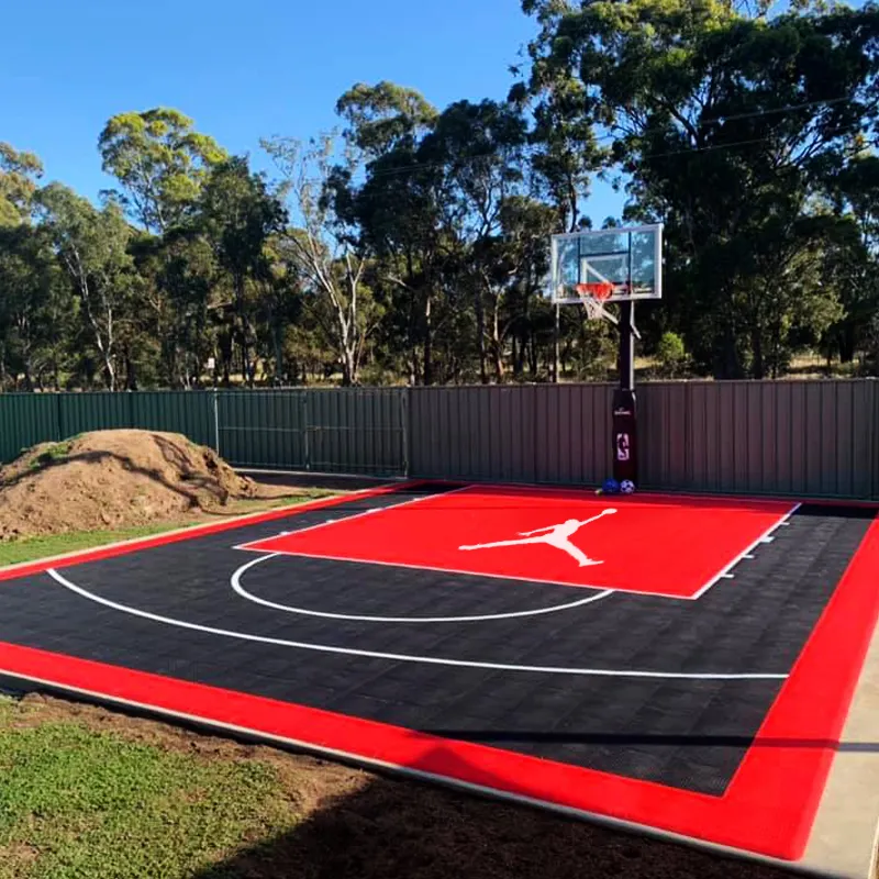 DIY açık arka bahçesinde basketbol sahası döşemesi spor mahkemesi için fayans ücretsiz örnek