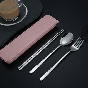 Juego de Cubiertos Portátiles de Metal con Estuche: Palillos, Cuchara y Pajita para Viaje - Product Image 4
