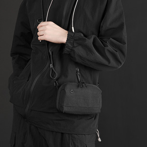 Sac bandoulière unisexe classique en polyester recyclé pour voyage, sac banane pour femmes et hommes - Product Image 4