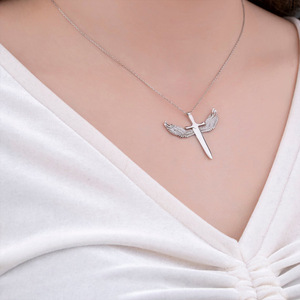 Collana con Ciondolo a Forma di Ali d'Angelo, Gioiello di Moda - Product Image 4