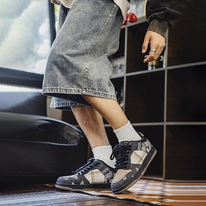 Chaussures de skate pour hommes 2026, nouvelle collection printemps, motif écossais britannique brodé, chaussures de sport décontractées à semelle épaisse, tendance - Product Image 2