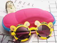 Étui à lunettes en forme de voiture mignon multicolore
