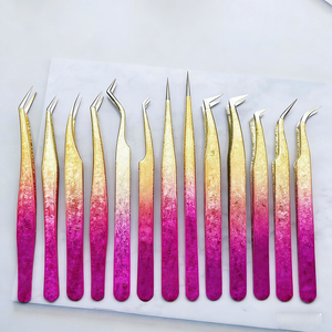 Pince à épiler professionnelle en acier inoxydable coloré, motif fleur de glace, dorée, précision et durabilité, pour <span class=keywords><strong>recourber</strong></span> <span class=keywords><strong>les</strong></span> <span class=keywords><strong>cils</strong></span> - Product Image 1