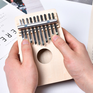 Vente en gros de mini kalimbas en bois à 10 touches, piano à pouce DIY, instrument de percussion Orff pour enfants, pour jouer et se produire - Product Image 3
