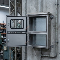 Boîtier électrique extérieur multi-protection IP65 étanche à la poussière en acier inoxydable à double porte pour distribution photovoltaïque