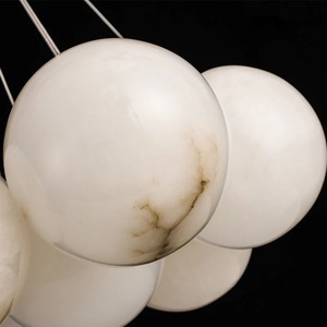 Lustre contemporain en onyx naturel en forme de nuage, design multi-globes en cluster, <span class=keywords><strong>suspension</strong></span> en <span class=keywords><strong>laiton</strong></span> pour salon haut de gamme - Product Image 5